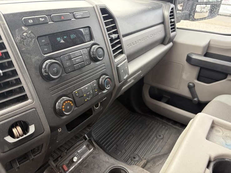 2017-ford-f350-xl-image-18