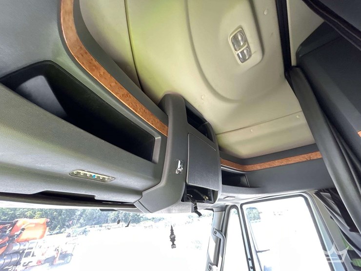 2015-international-prostar-image-20