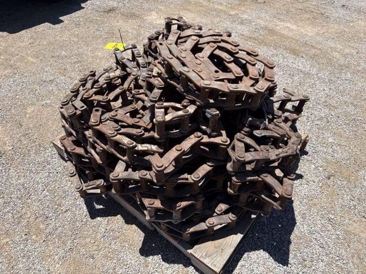 pallet-of-drive-chains-for-v-bottom-spreader-image-3
