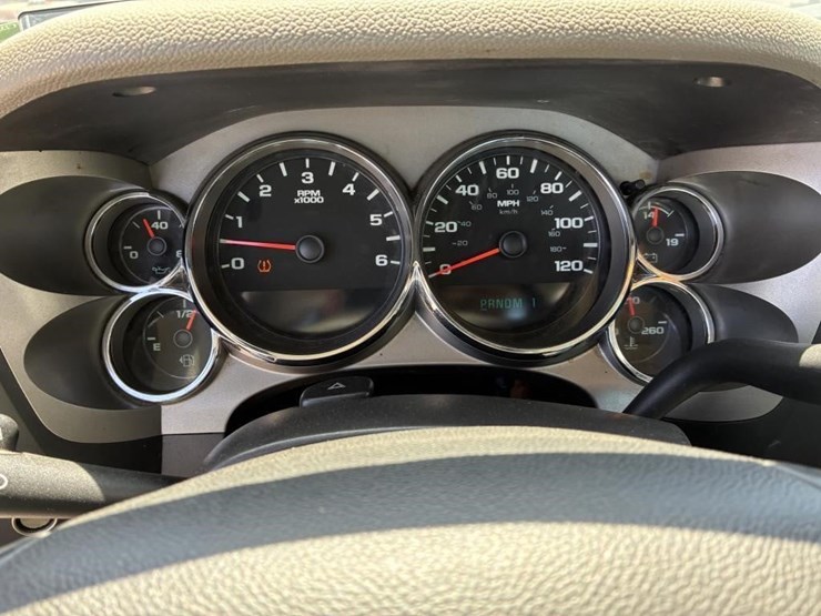 2011-chevrolet-silverado-2500-image-17