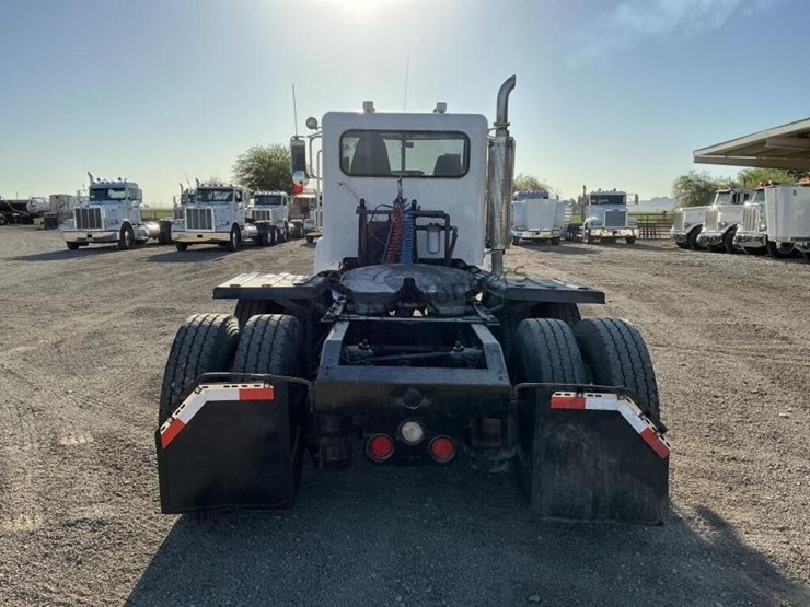 2005-peterbilt-379-image-5