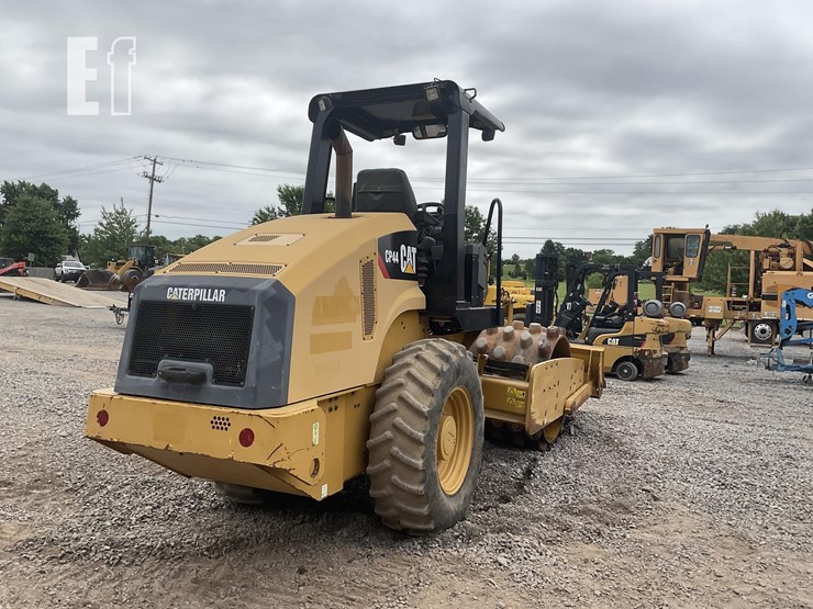 2014-caterpillar-cp44b-image-4