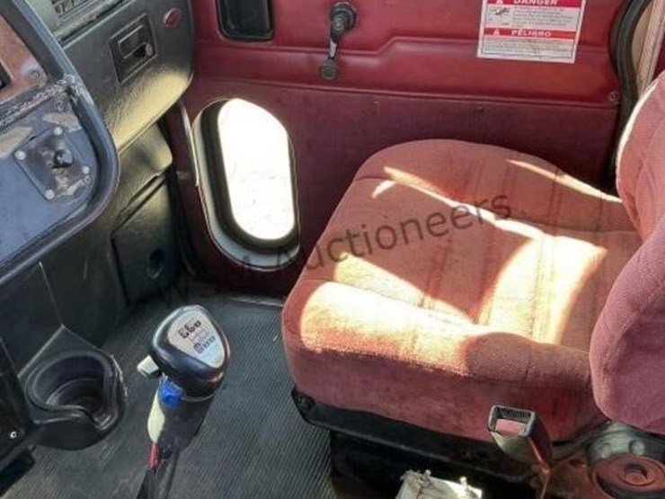 2004-peterbilt-378-image-22