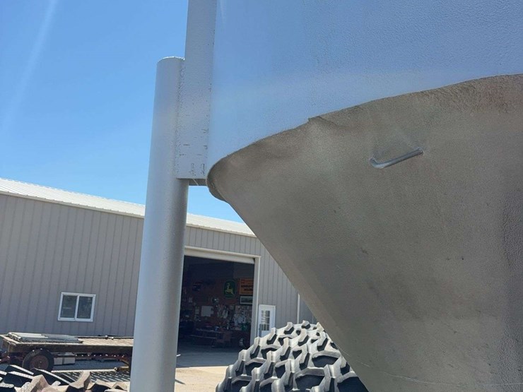 2-large-steel-fertilizer-or-storage-tanks,-holds-40-50-ton-a-piece,-around-100-ton-between-both,-welded-as-one-unit,-buyer-is-responsible-for-removing-and-loading-image-9