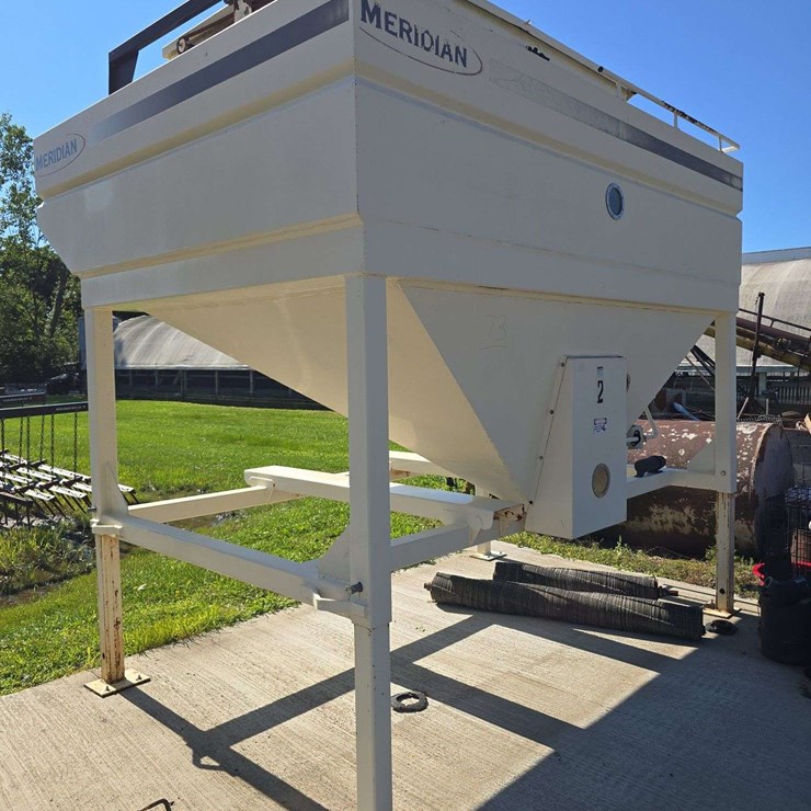 Meridian Seed Hopper, Holds 300 units of beans, with forklift pockets, One Compartment