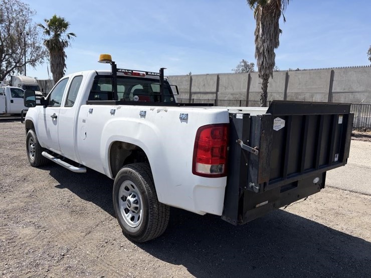 2012-gmc-sierra-3500-image-4