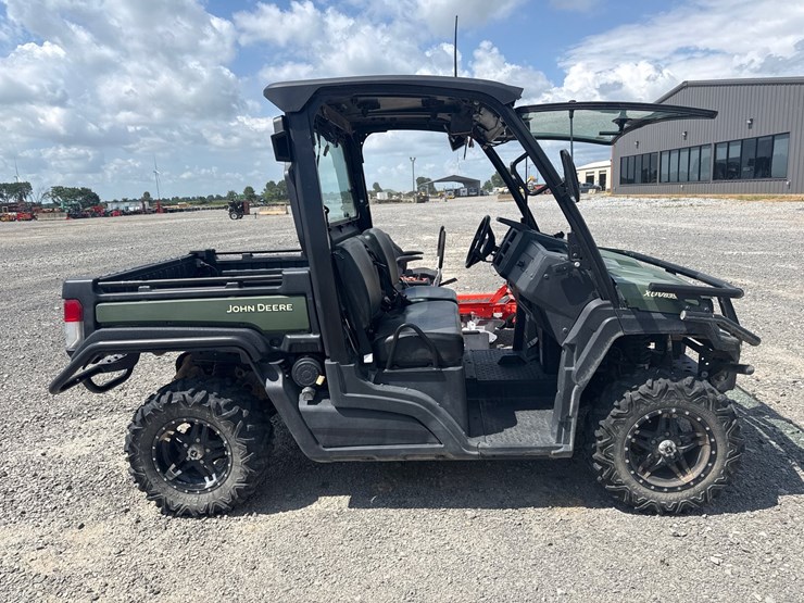 2023-john-deere-gator-image-12
