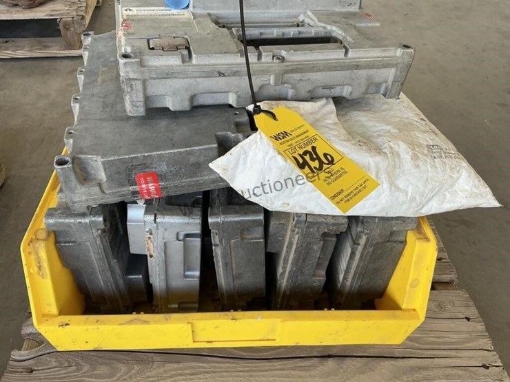 pallet-of-international-truck-computers-image-5