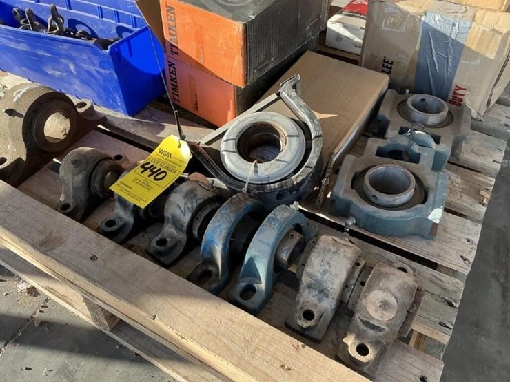 pallet-of-international-spreader-truck-bearing,-image-3