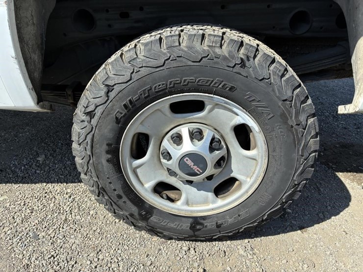 2012-gmc-sierra-2500-image-8
