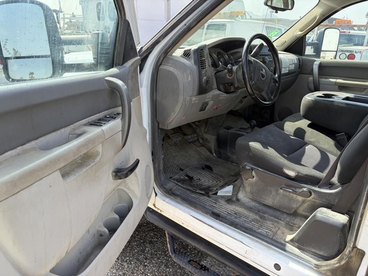 2012-gmc-2500-image-12
