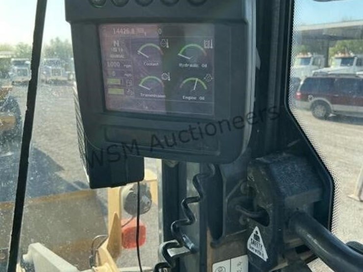 2017-deere-624k-image-24