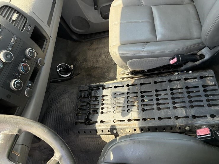 2011-chevrolet-silverado-2500-image-19