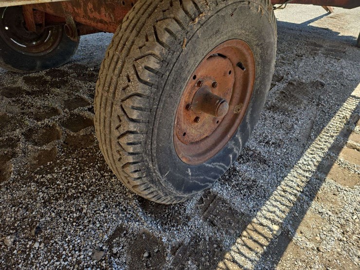 12-ton-adams-fertilizer-tender-on-running-gear,-used-last-fall,-hyd.-drive-controls,-2-compartments,-roll-tarp-image-17