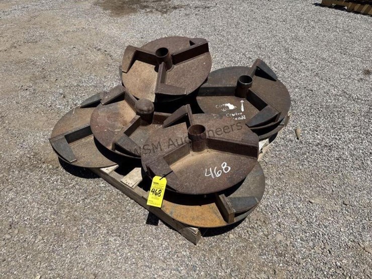 pallet-of-22in-spinners-for-spreader-trailers-image-1