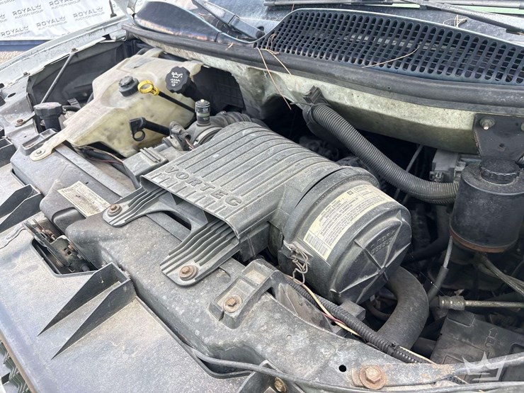 2004-chevrolet-express-3500-enclosed-service-van-image-8