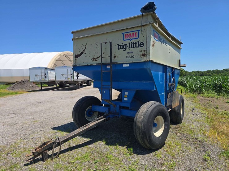 dmi-320-gravity-wagon,-roll-tarp,-lights,-ext.-tongue-image-1