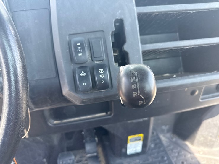 2023-john-deere-gator-image-26