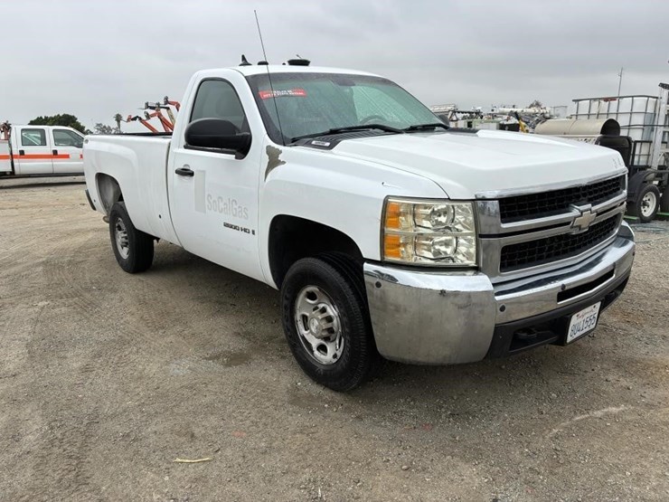 2008-chevrolet-silverado-2500-image-2