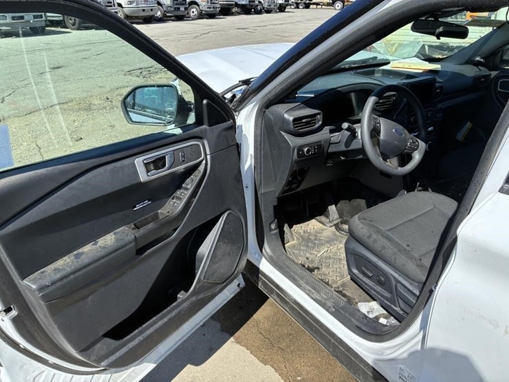 2025-ford-explorer-image-17