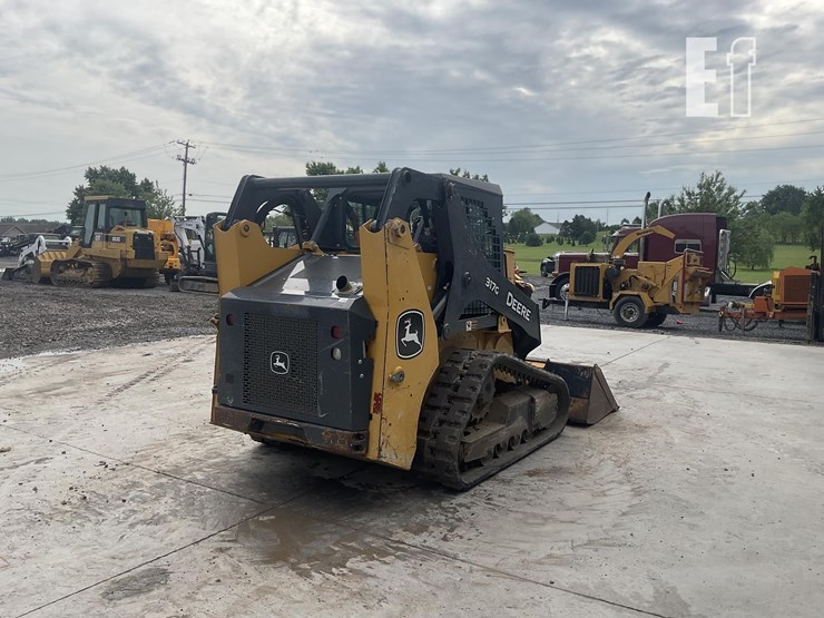 2017-deere-317g-image-4