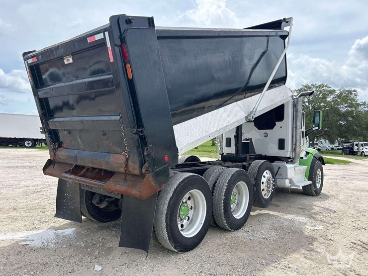 2015-peterbilt-567-image-3