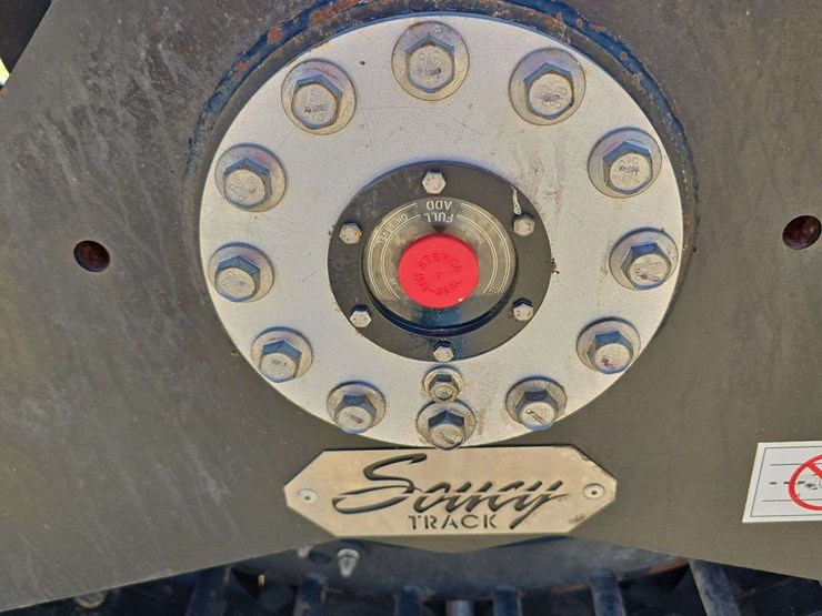 saucy-combine-tracks,-32''-very-low-use,-have-the-adapter-to-fit-a-jd-combine,-used-on-1-season-image-6
