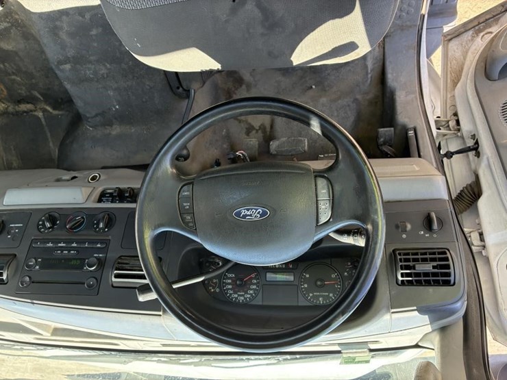 2006-ford-f550-image-23
