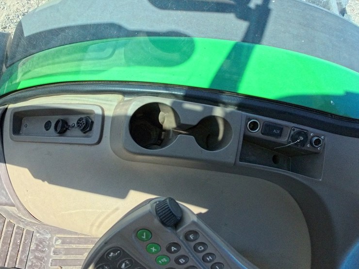 john-deere-8285r-image-35
