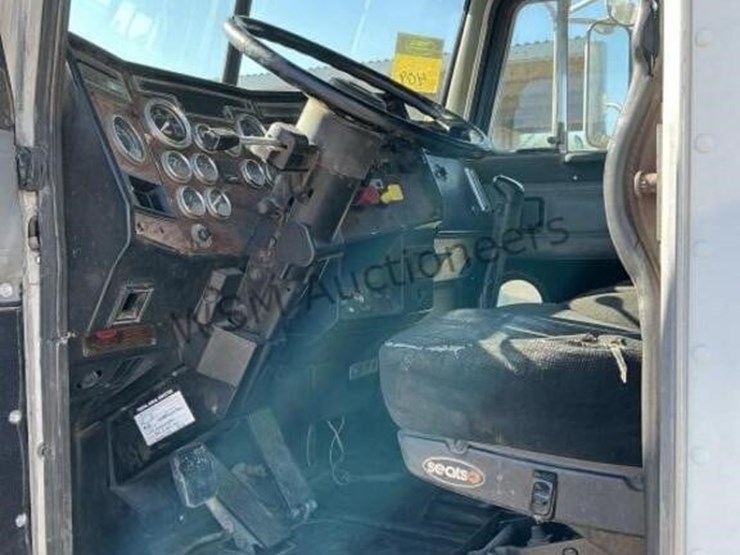 1998-peterbilt-379-image-25