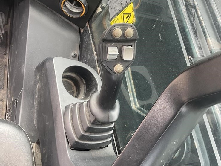 2021-jcb-3ts-8t-image-17
