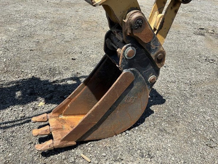 2022-caterpillar-430-image-21