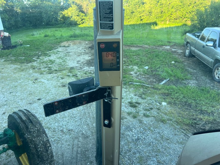 john-deere-8110-image-25