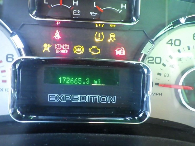 2010-ford-expedition-image-28