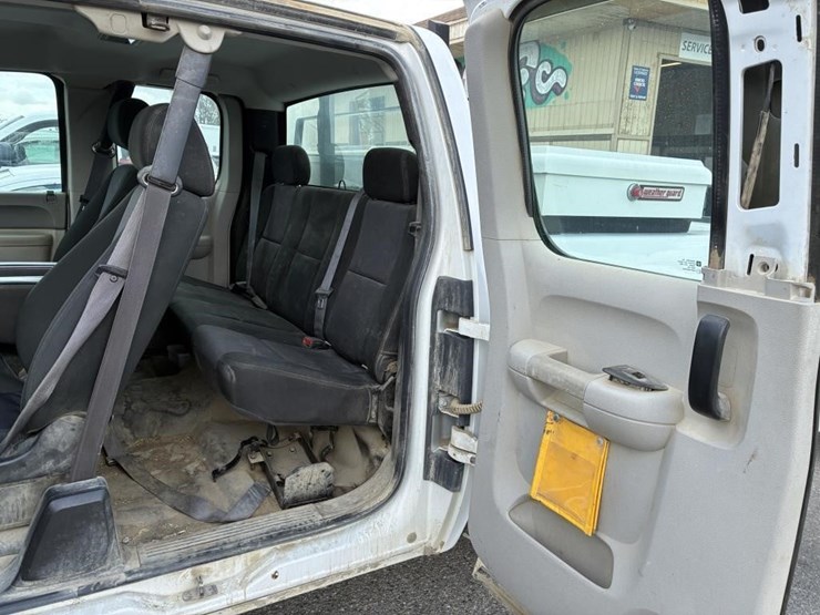2012-gmc-sierra-2500-image-13