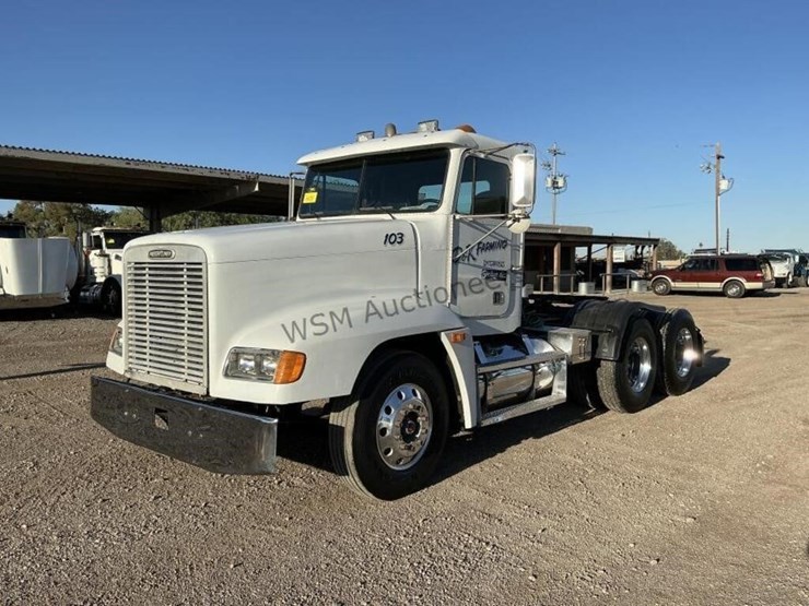 2001-freightliner-fld120-image-1