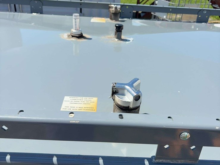 2023-thunder-creek-fuel-trailer,-990-gallon-of-fuel,-55-gallon-def-tank,-electric-pump-1-1/2''-hose,-tandem-axle,-spare-tires,-bumper-hitch-image-14