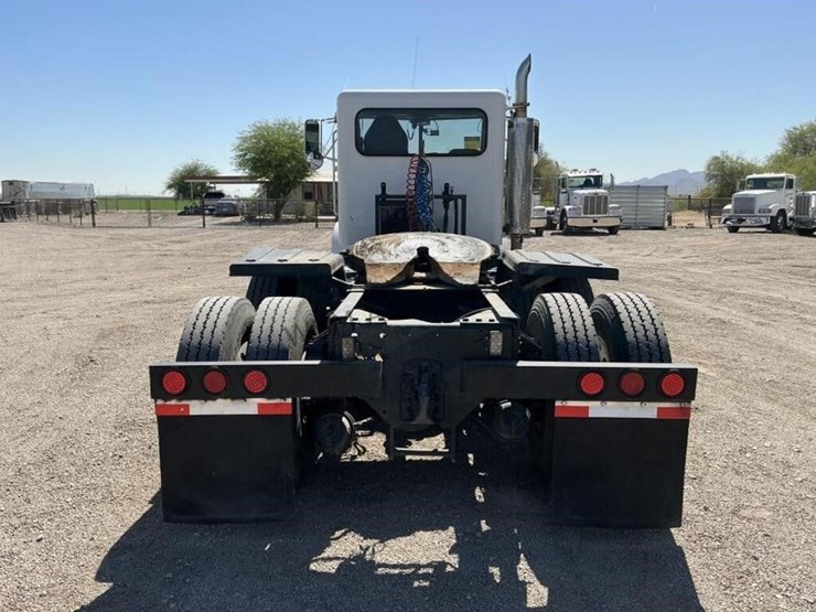 2000-peterbilt-379-image-5