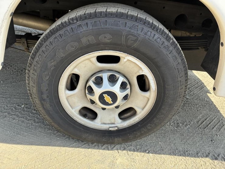 2011-chevrolet-silverado-2500-image-6