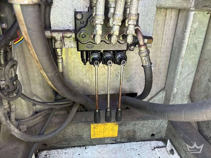 2017-freightliner-m2-106-image-12