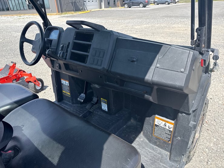 2023-john-deere-gator-image-22