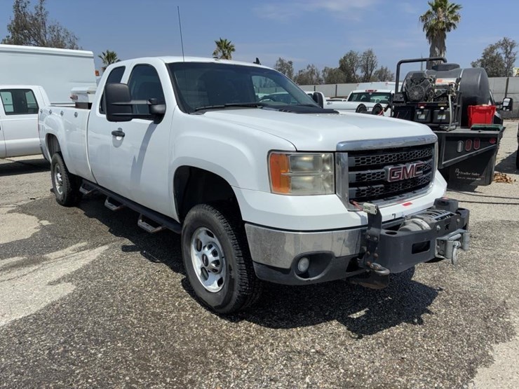 2012-gmc-sierra-2500-image-2