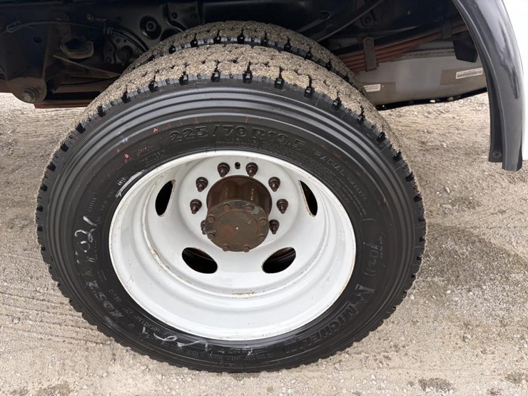 2011-ford-f550-xlt-image-5