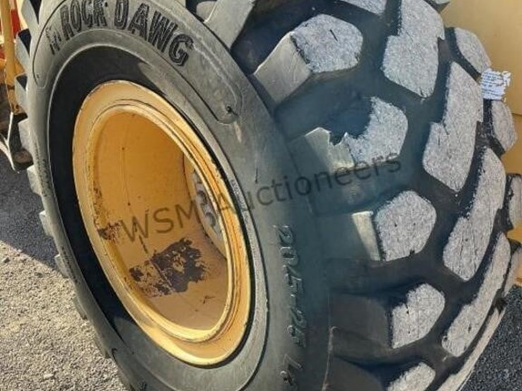 2017-deere-624k-image-8