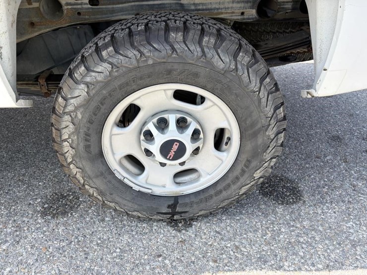 2012-gmc-2500-image-5
