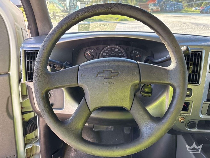 2004-chevrolet-express-3500-image-13