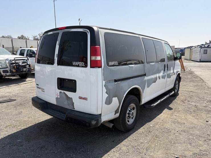 2011-gmc-3500-image-3