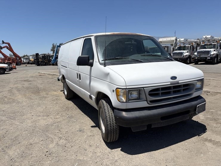 2002-ford-e350-image-2