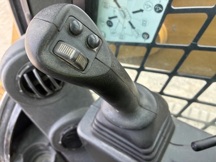2019-caterpillar-259d3-image-21