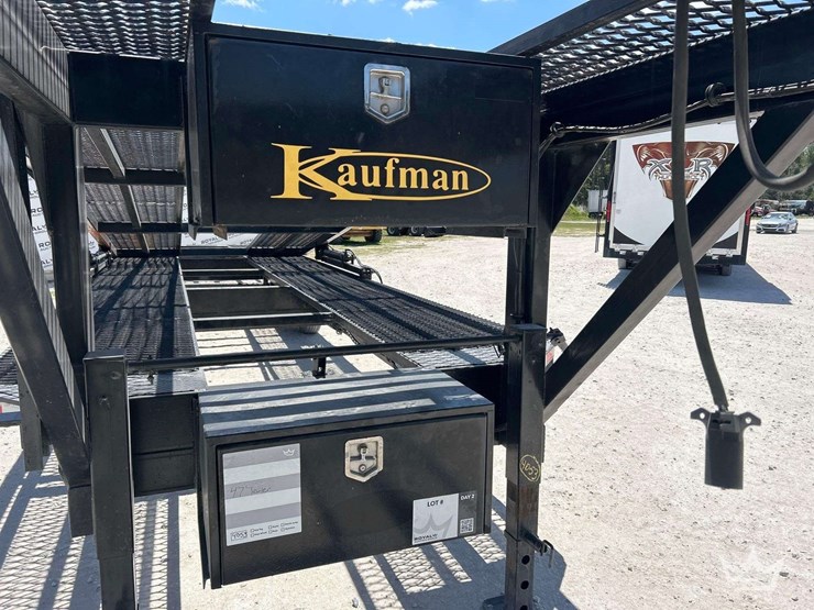 2020-kaufman-47ft.-gooseneck-tri-axle-car-hauler-trailer-image-6
